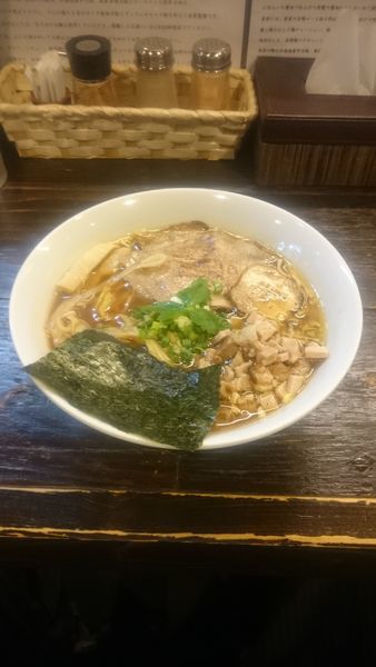 「醤油中華そば大盛り+切り落としチャーシュー」@中華そば こむぎの写真
