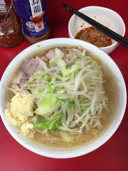 「小ラーメン  麺少なめ  玉子  ニンニク多め」@ラーメン二郎 神田神保町店の写真