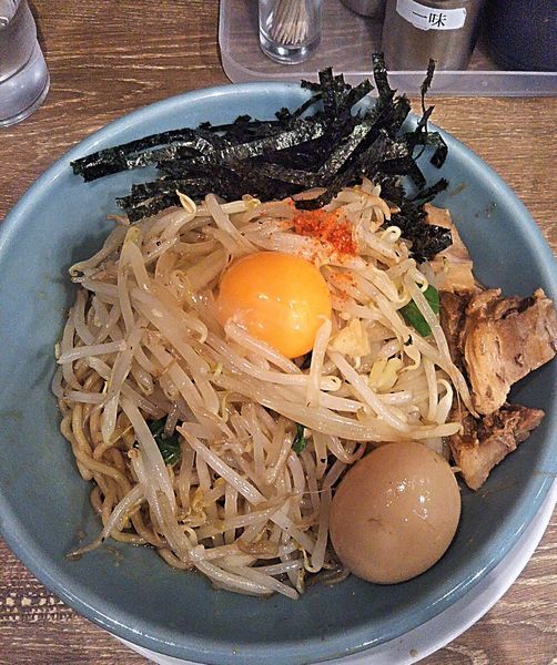 「汁無し 830円＋味玉 100円」@野郎ラーメン 品達品川本店の写真