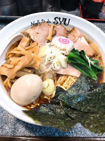 「生姜醤油ラーメン 全のせ  ¥1000」@Noodle Studio SYU 周の写真