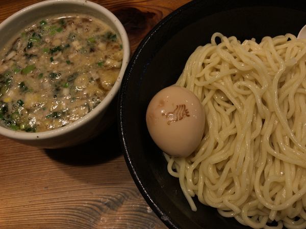 「つけ麺(中盛)＋半熟味付け玉子」@鶏の穴の写真