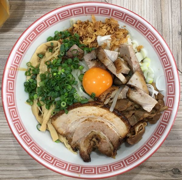 「まぜそば 全部増し（追い飯付き）」@徳島NOODLE ぱどるの写真