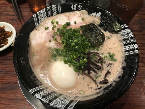 「味玉チャーシュー麺 + 替玉」@博多一双 博多駅東本店の写真
