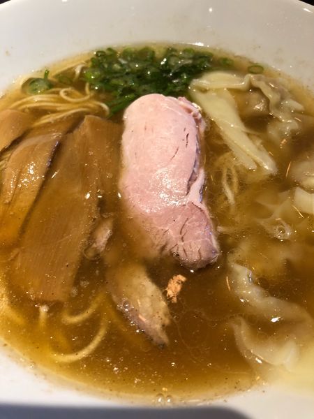 「醤油海老ワンタン」@らーめん 本竈 エスパル仙台店の写真