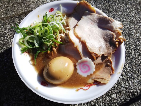 「【中華蕎麦とみ田×無鉄砲】友情のド豚骨ラーメン＋α　850円」@中華蕎麦とみ田 富田治PRESENTS 松戸ラーメンサミット 2018の写真