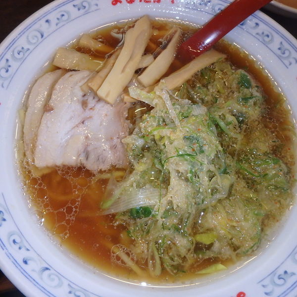 「うまこくネギラーメン (799円)、生ビール、牛すじ他」@まるたかや 砺波店の写真
