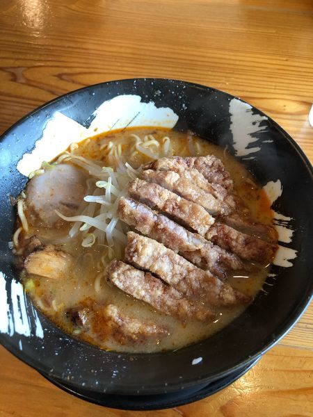「辛味噌(冬季限定) 中太麺 +パーコー」@客野製麺所の写真