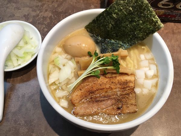 「ホタテ69ラーメン＋（味玉、玉ネギ）」@NOODLE SOUNDSの写真