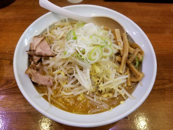 「みそ＋もやし増し」@さっぽろ羅偉伝 高田馬場店の写真