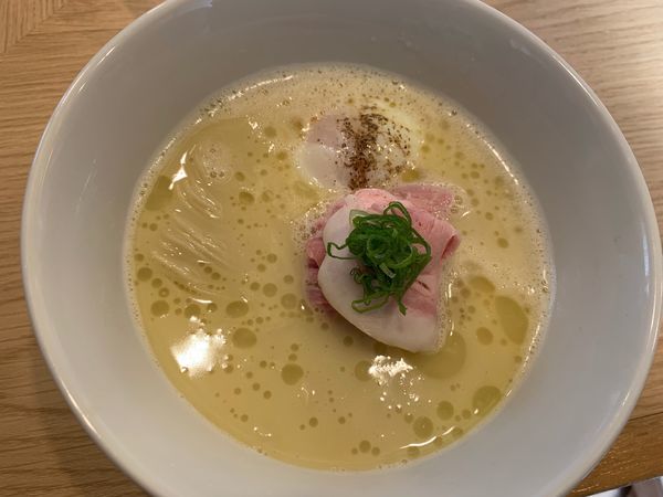 「白トリュフオイル香る鶏白湯麺1080円」@らーめんMAIKAGURAの写真