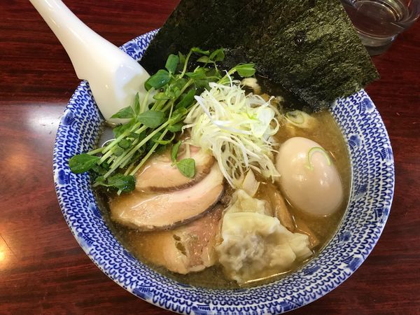 「特製ふくろう麺 醤油(太麺)」@麺や ふくろうの写真