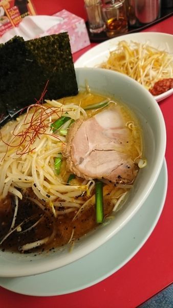 「特製もやし味噌ラーメン+海苔+葱(1140)」@山岡家 狭山店の写真
