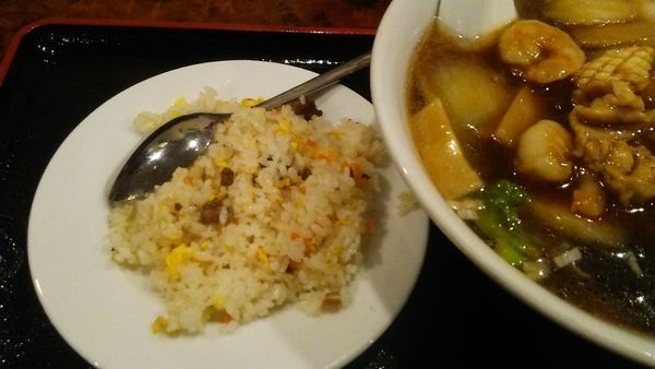 「五目湯麺+半炒飯 800円」@春夏冬の写真