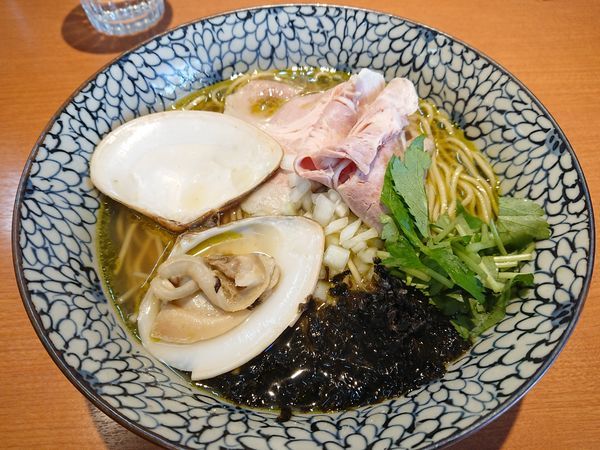 「【限定】狭山茶と煮干しそば800円＋しらす飯280円」@㐂九八 ～garage～の写真