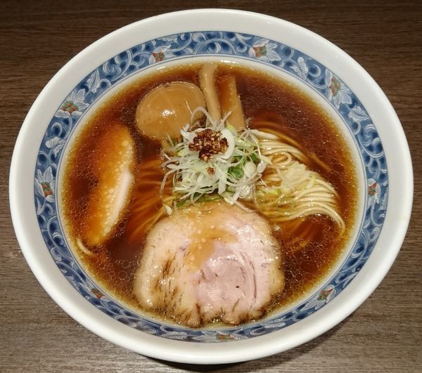 「支那そば(醤油)＋味玉」@支那そば しんばの写真