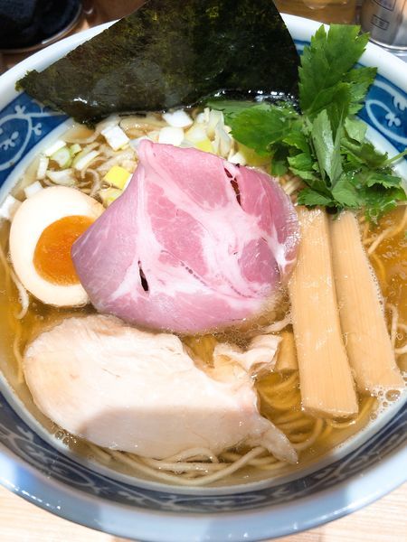 「白醤油煮干しそば ¥750」@寿製麺 よしかわ 西台駅前店の写真