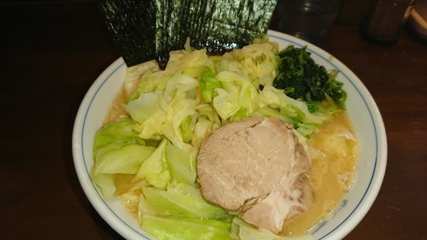 「キャベツラーメン(830円)+中盛(100円)」@横浜家系ラーメン 中島家の写真