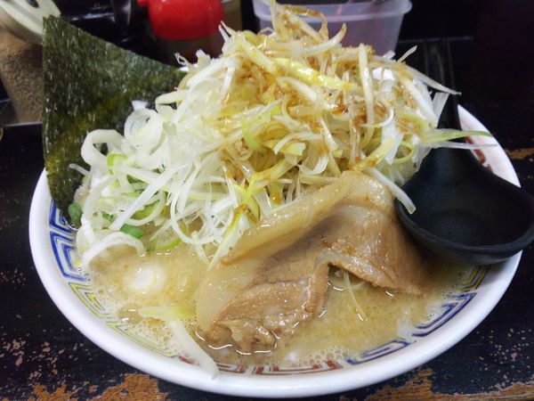 「長浜ねぎラーメン700円＋替え玉100円」@長浜らーめん 八王子店の写真