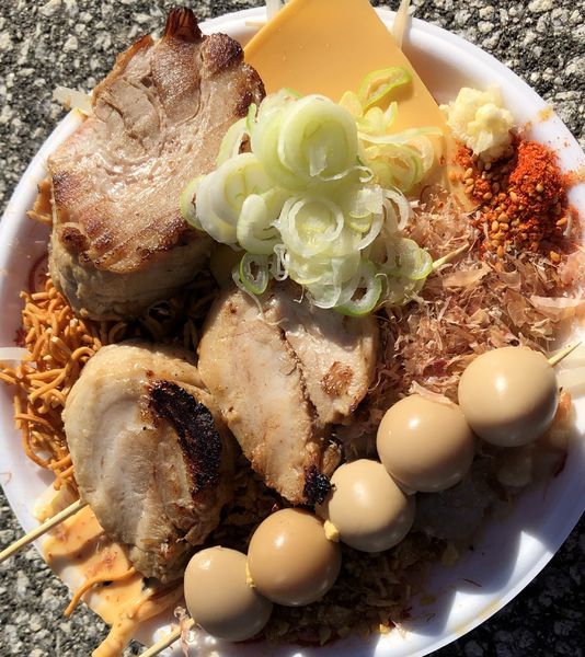 「まぜそば ＋串豚マン、うずらマン」@中華蕎麦とみ田 富田治PRESENTS 松戸ラーメンサミット 2018の写真