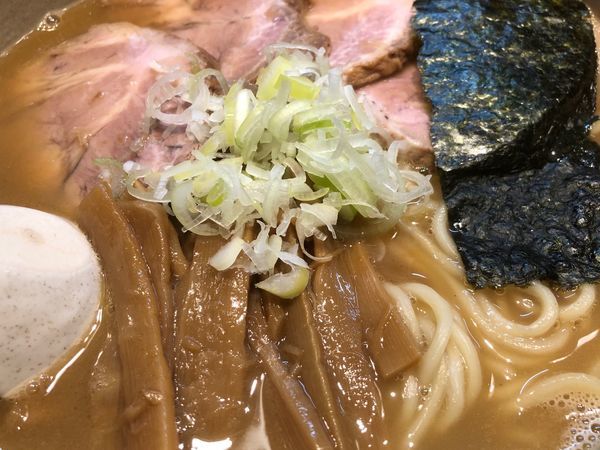 「らーめん（大）＋チャーシュー」@麺屋吉左右の写真