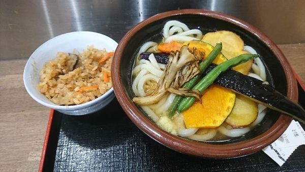 「揚げ野菜うどん」@つくもうどん 塩小路本店の写真
