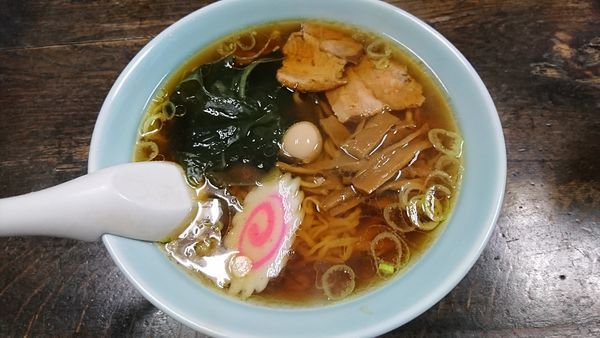 「手打ちラーメン　６００円」@手打そばうどん 愛宕の写真