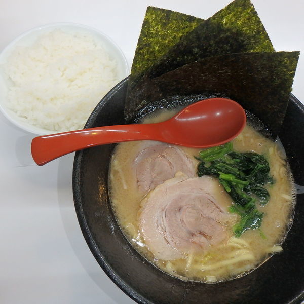 「とんこつ (塩) (720円)(硬め)、ごはん(並)(108」@麺屋 壱の写真