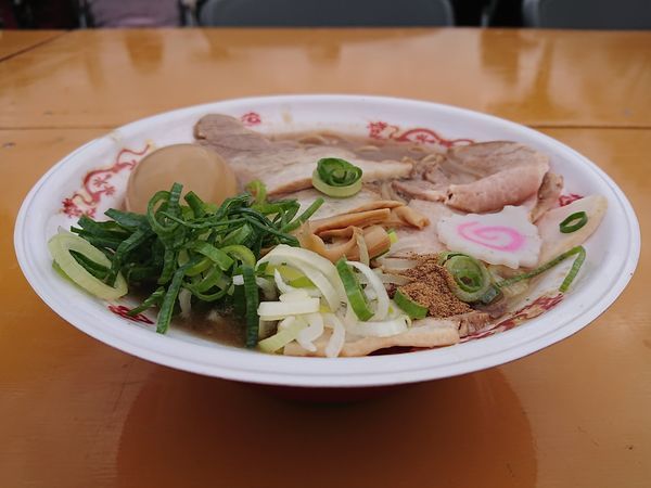 「【無鉄砲×とみ田】友情のド豚骨ラーメン＋スペシャルトッピング」@中華蕎麦とみ田 富田治PRESENTS 松戸ラーメンサミット 2018の写真