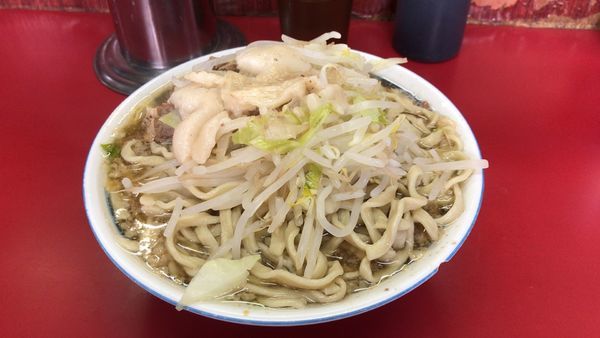 「小豚¥600、ヤサイ・アブラ」@ラーメン二郎 目黒店の写真