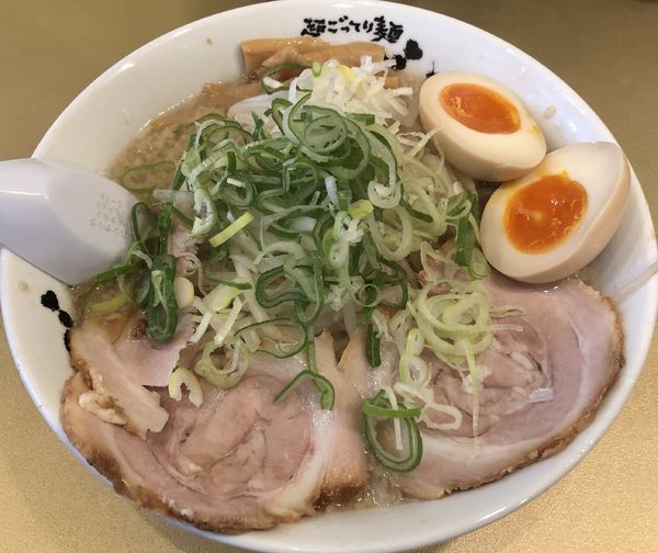 「しょうゆ味付玉子ラーメン（￥850）」@超ごってり麺 ごっつ 秋葉原店の写真