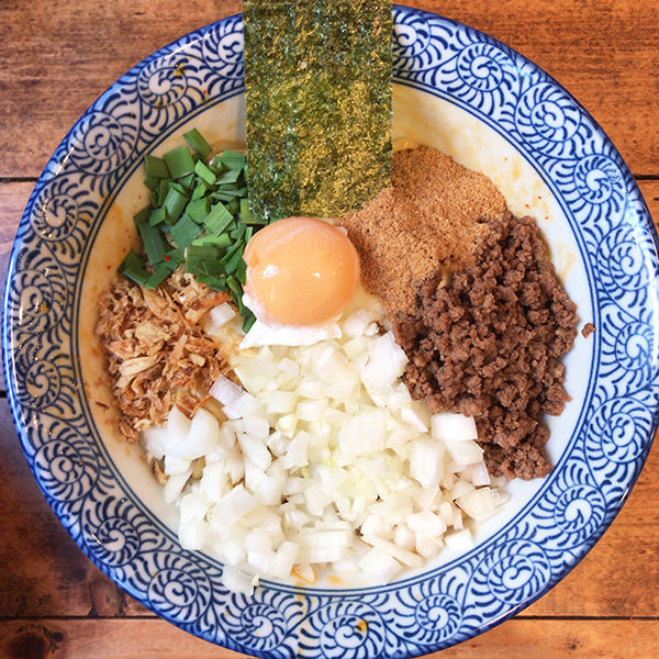 「旅の台湾まぜそば＋とろけるチーズ＋玉ねぎ増量」@旅人の木の写真