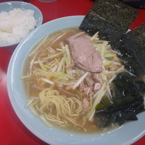「ネギラーメン (750円)、半ライス(100円)、餃子」@ラーメンショップ 津久井店の写真