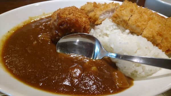 「カレーライス＋トンカツ＋シューマイ」@お茶の水、大勝軒の写真