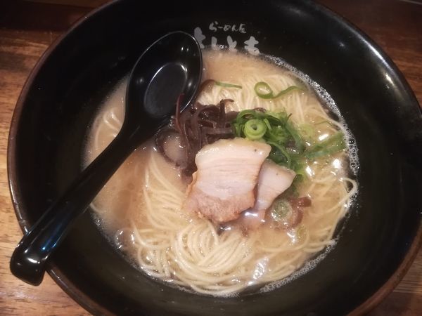 「とんこつら～めん」@らーめんや よしともの写真