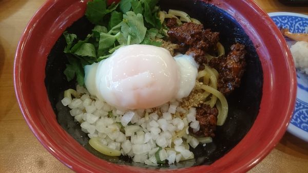 「胡麻香る汁無し担々麺」@無添くら寿司 武蔵野西久保店の写真