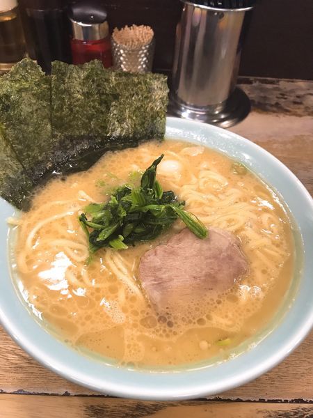 「醤油とんこつ中」@横浜家系ラーメン ほどが家の写真