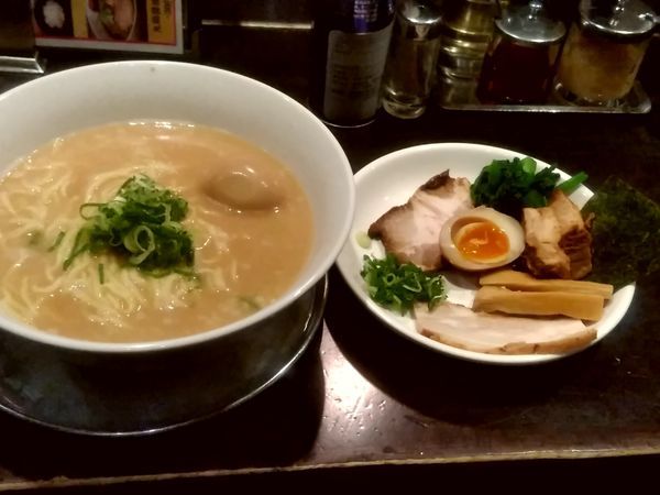 「熟成光麺 全部のせ(並盛・160g)1,000円」@光麺 高田馬場店の写真