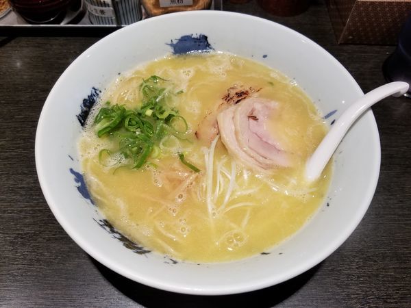 「濃厚鶏そば+替玉(900円)」@自家製麺 鶏そば 三歩一の写真