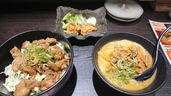 「鶏生姜焼丼+鶏味噌ラーメンhalf+唐揚げhalf」@京都 炭焼浪漫家 新小岩店の写真