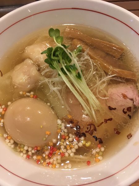 「海老ワンタン煮卵塩そば」@地球の中華そばの写真