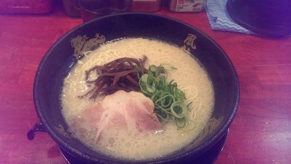 「ラーメン、替玉Ｗ」@とんこつラーメン 博多風龍 渋谷店の写真