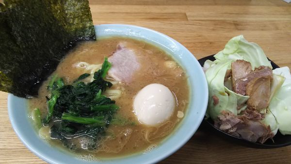 「ラーメン(並)￥６５０+味玉￥９０+ｷｬﾍﾞﾁｬｰ￥９０」@八家本陣の写真