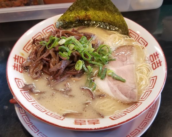 「長浜ラーメン(キクラゲトッピング)」@博多長浜らーめん 六角堂の写真