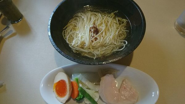 「基本の塩スープ麺_900円」@Aux Gourmands(オー・グルマン)の写真