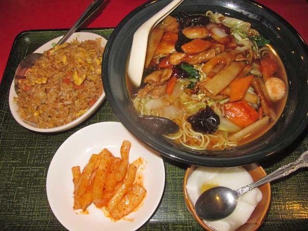 「五目湯麺＋小チャーハン　650円（ランチ）」@花彫酒家の写真