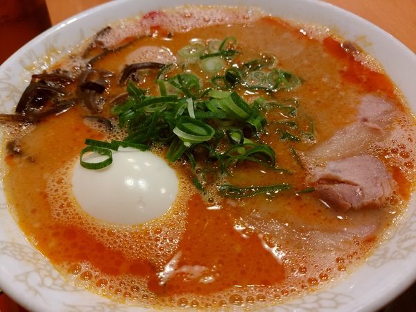 「味玉赤ラーメン950円」@博多 一幸舎 エキマルシェ大阪店の写真