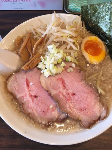 「背脂醤油ラーメン」@稲荷屋の写真