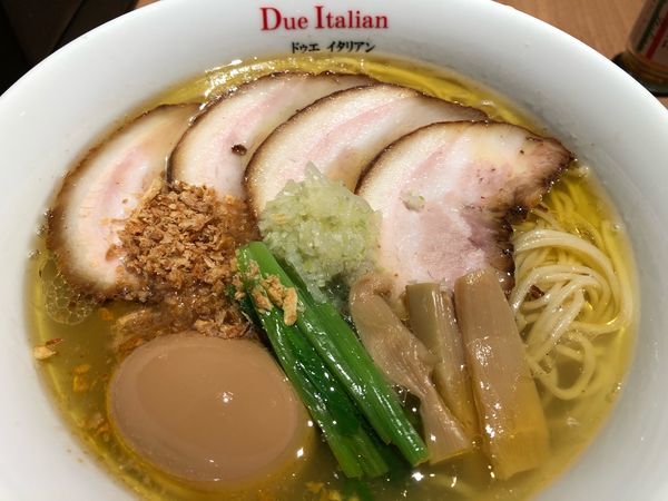 「具だくさんの塩らーめん」@らぁ麺 ドゥエ イタリアン 三軒茶屋の写真