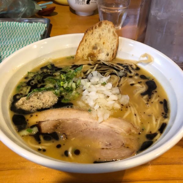「鶏そば 黒 大盛」@はりけんラーメン 南店の写真