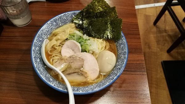 「特製煮干し鶏そば 900円」@濃厚鶏そば 暁月 荻窪店の写真